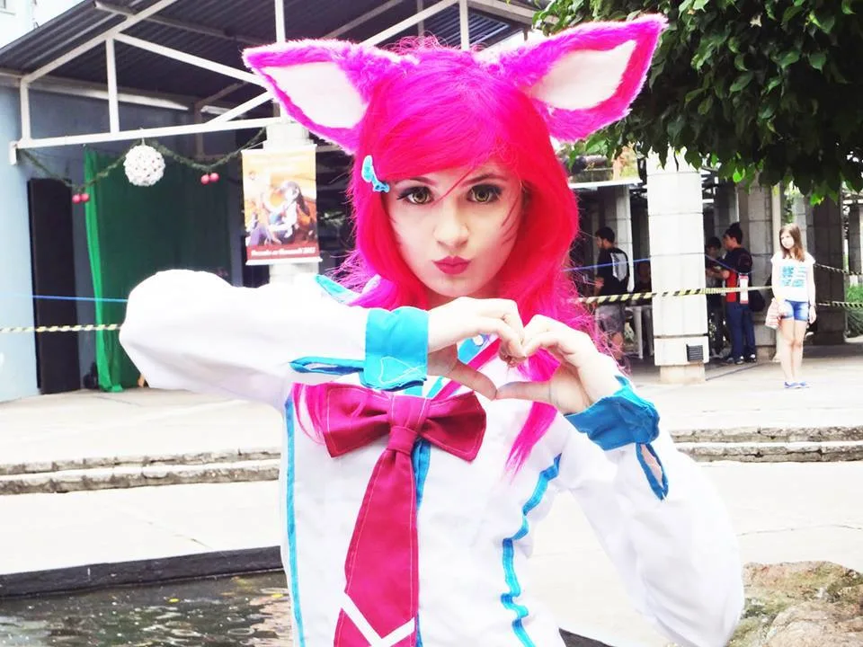 League of Legends - Ahri Colegial por NiX e Laytra Cosplay 01