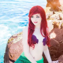 Cosplay: Uma linda Ariel, de A Pequena Sereia Linda Cosplay da Ariel - A Pequena Sereia - Princesa Disney - Por Ri Care 01