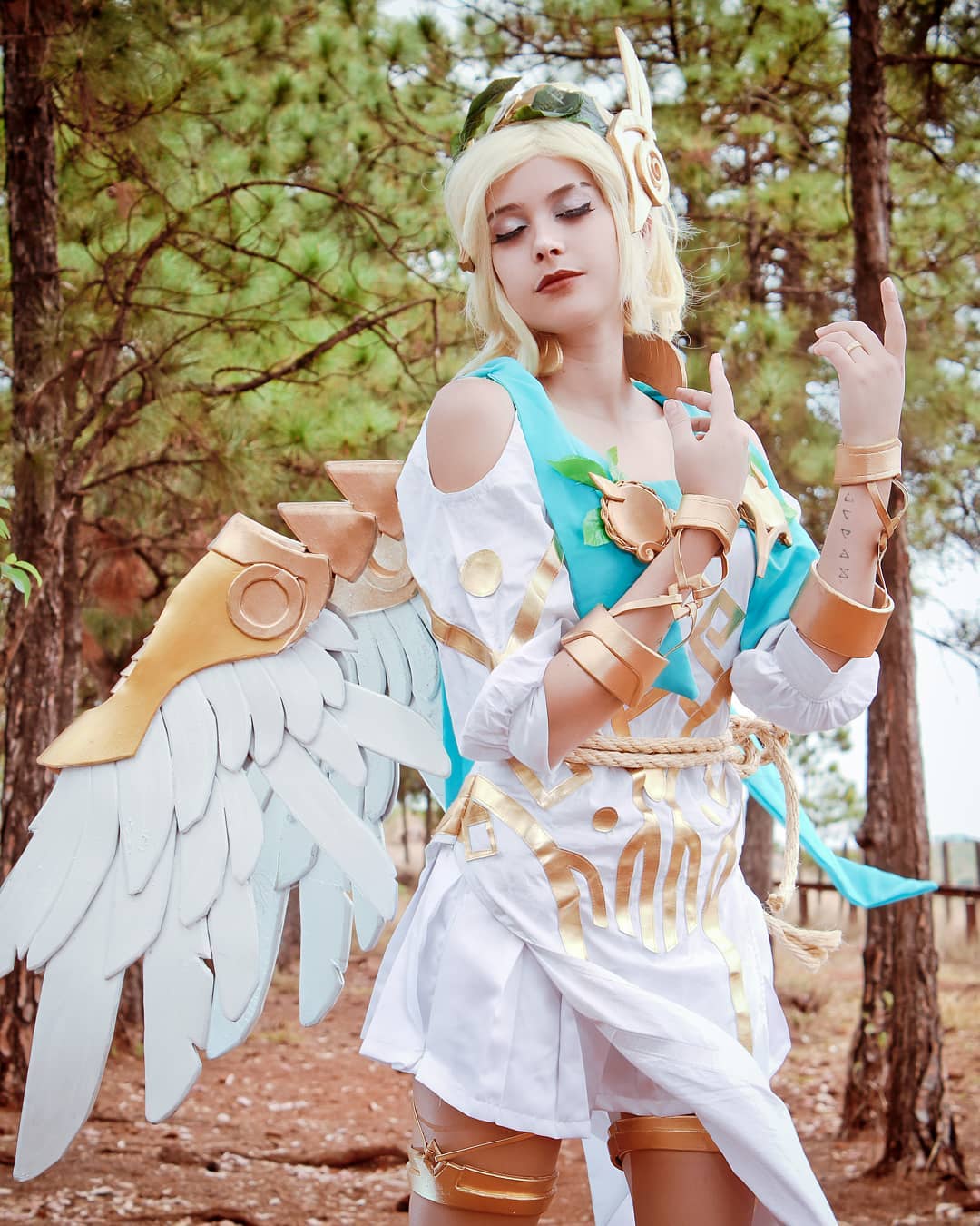 Mercy Victory Cosplay - Overwatch 2 - Rizzy 03