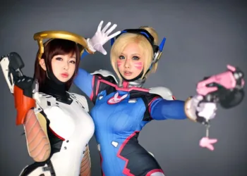 Cosplays - D.VA e Mercy com roupas trocadas em Overwatch Cosplays - D.VA e Mercy - Tasha e Doremi do Spiral Cats Team
