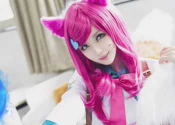Veja um belo cosplay kawaii da Ahri Colegial, de League of Legends Cosplay Kawaii da Ahri - LoL - Topo
