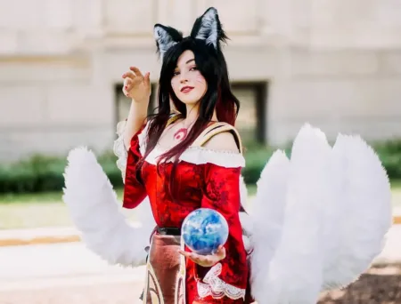 Ahri Blood Moon Cosplay 001