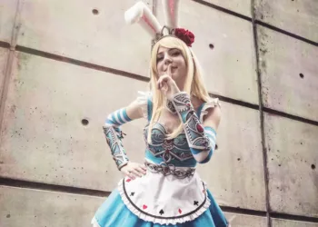 Alice cosplay capa