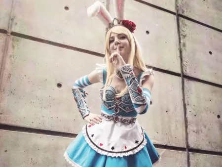 Alice cosplay capa