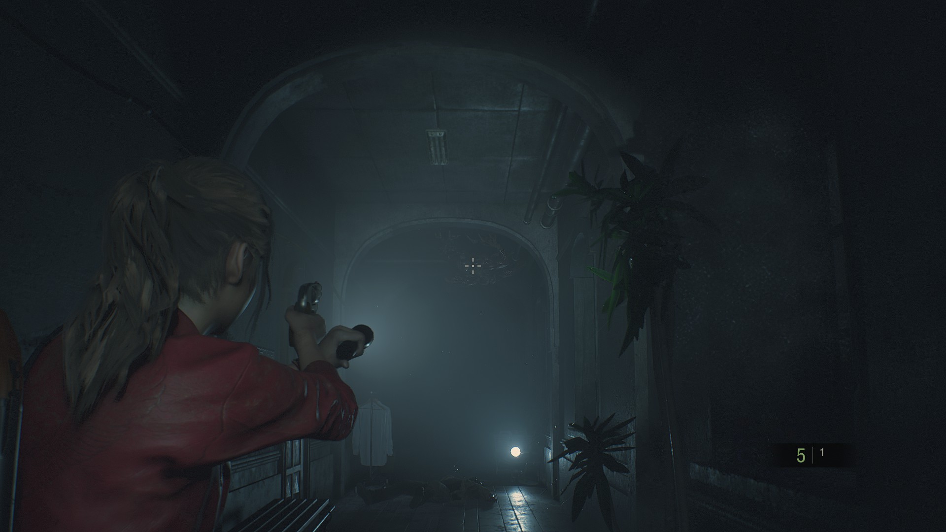Resident Evil 2 - Claire apontando a arma