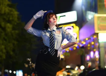 Cosplay: Veja uma bela caracterização da D.VA Policial, de Overwatch Lindo Cosplay Feminino da D.VA Policial, com uniforme - Overwatch - Cosplay com minissaia temática 01