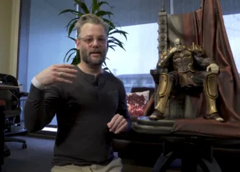 Cory Barlog faz unboxing de estátua de Kratos - God of War 2