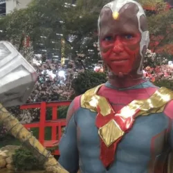 Cosplay impressionante do Visão, de Vingadores Cosplay do Visão - Vingadores