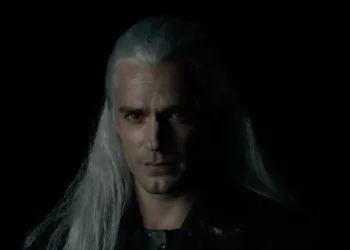 Nova foto do set de The Witcher traz Henry Cavill caracterizado como Geralt Henry Cavill como Geralt de Rivia - Foto Topo 2