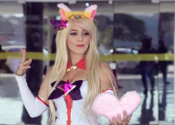 Veja mais um belo cosplay da Ahri Guardiã Estelar, de League of Legends (LoL) Ahri Cosplay Star Guardian - Foto Topo - League of Legends LoL