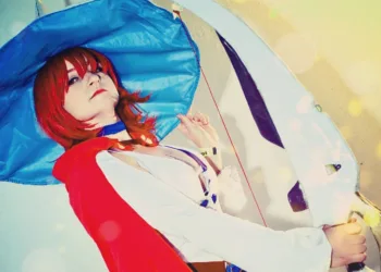 Cosplay: Veja uma bela caracterização da Shiny Chariot, de Little Witch Academia (Netflix) Cosplay Feminino da Shiny Chariot - Little Witch Academia - Foto Anime Netflix Banner