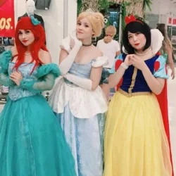 Cosplays das Princesas Disney - Ariel - Cinderella - Branca de Neve - Foto