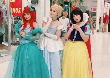 Cosplays: Veja belas caracterizações de Branca de Neve, Cinderella e Ariel, da Pequena Sereia (Princesas Disney) Cosplays das Princesas Disney - Ariel - Cinderella - Branca de Neve - Foto