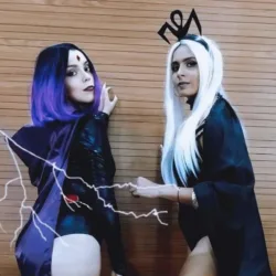 Ravena e Tempestade - Cosplays Femininos de Super-Heroínas - Jovens Titãs e X-Men - Foto