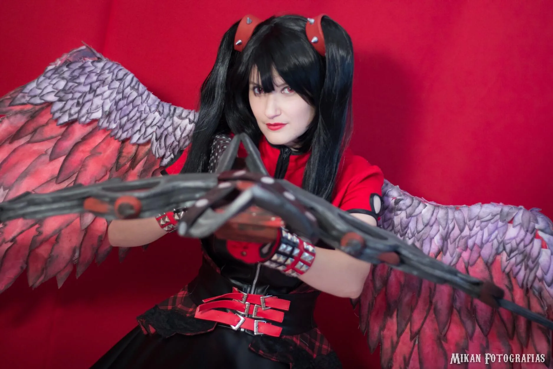 Cosplay: Veja uma bela caracterização da Jing Wei Mini Metal (estilo Rockeira), de SMITE SMITE - Jing Wei Cosplay - Skin Mini Metal Gótica