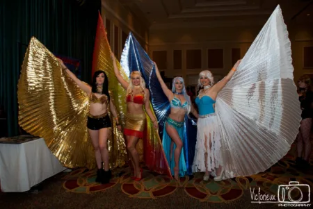 Aves Lendárias de Pokémon - Cosplays e Dança do Ventre