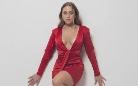 Carla Diaz Vestido Vermelho Capa