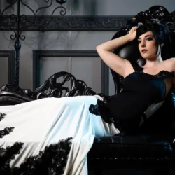 Lindíssimo Cosplay da Mulher-Gato com vestido - Universo do Batman 01