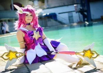 Veja um belo cosplay da Lux: Guardiã Estelar, de League of Legends Lux Star Guardian Cosplay - League of Legends - Por Kitsune Raposa 04