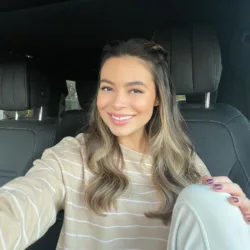 Selfies de Miranda Cosgrove, de iCarly Selfie de Miranda Cosgrove - 05