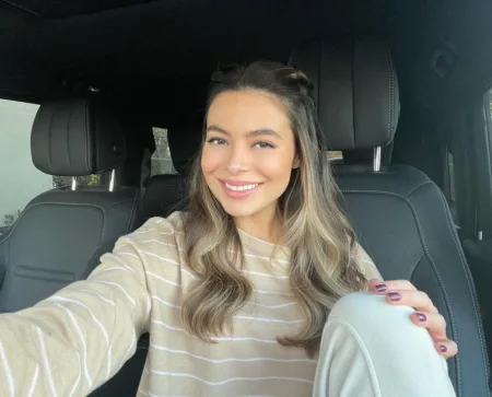 Selfie de Miranda Cosgrove - 05