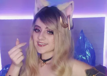 League of Legends: Veja um belo cosplay da Ahri K/DA clássica Ahri KDA clássica - Ana Luiza Amui Capa 01