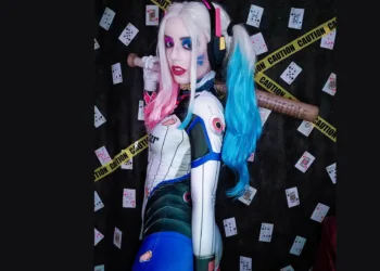 Overwatch e DC Comics: Cosplay da D.VA Arlequina D.VA Arlequina – Belo cosplay crossover da personagem de Overwatch e da DC Comics – Capa