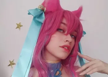 Selfie Cosplay da Ahri Spirit Blossom, de League of Legends Selfie Cosplay da Ahri Spirit Blossom - League of Legends Capa