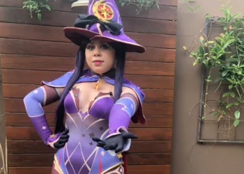 Mona Cosplay - Genshin Impact - Por Maria Áurea Capa