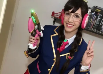 Overwatch - Belo cosplay da D.VA escolar - Pimestudio Capa