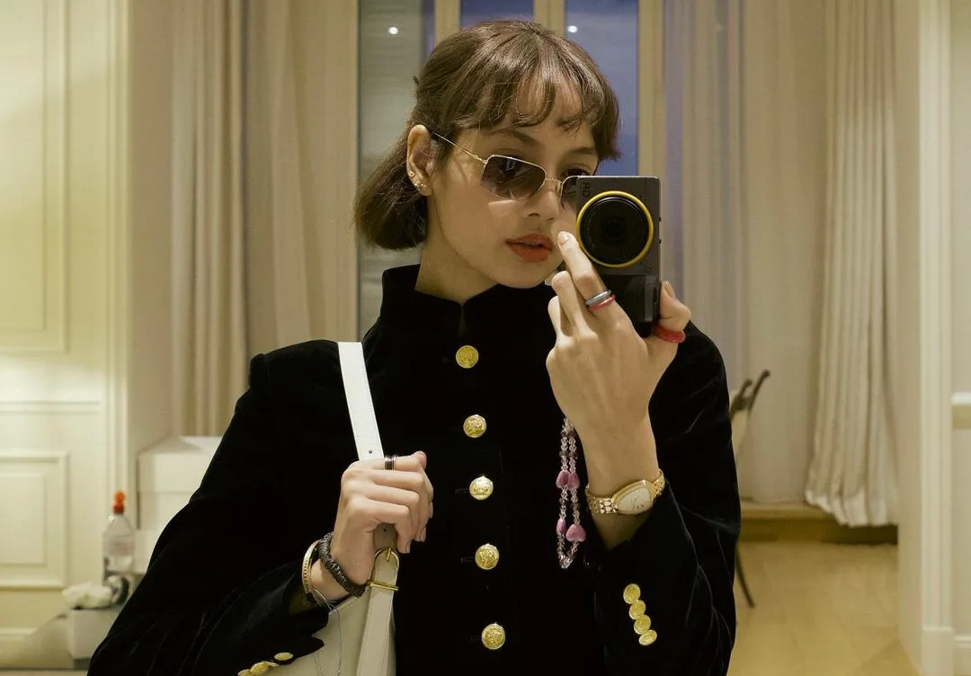 LISA - Blackpink - Nova selfie com glamour Capa