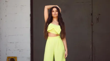 Look-de-Juliette-com-uma-calca-fluida-e-um-cropped-Capa 01