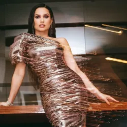 Look de Juliette no Prêmio Geração Glamour 2021 Look-de-Juliette-com-vestido-com-muito-glamour-e-na-altura-dos-joelhos-com-brilho-Capa 01