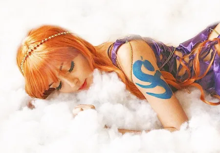 One Piece - Cosplay da Nami no arco Zou - Vestido Roxo Capa