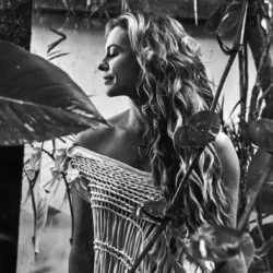 Paolla Oliveira encanta seus seguidores com nova foto no Instagram Paolla-Oliveira-Foto-Look-Instagram-Capa 01