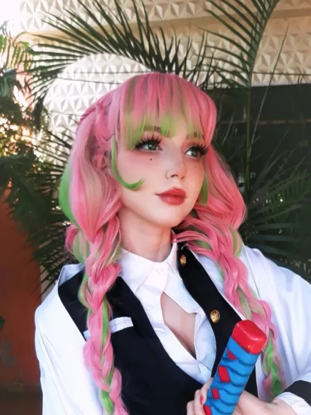 cropped-Kimetsu-no-Yaiba-Belo-cosplay-da-Mitsuri-Alice-Dias-01.jpg