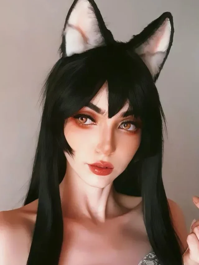 Belo cosplay da Ahri clássica, de League of Legends
