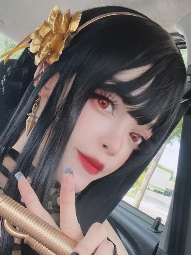 Veja este cosplay encantador da Yor Forger, de Spy x Family