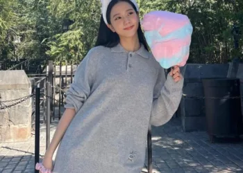 Jisoo, do Blackpink, visita o parque da Universal nos EUA Blackpink - Jisoo visitando o parque da Universal, nos EUA
