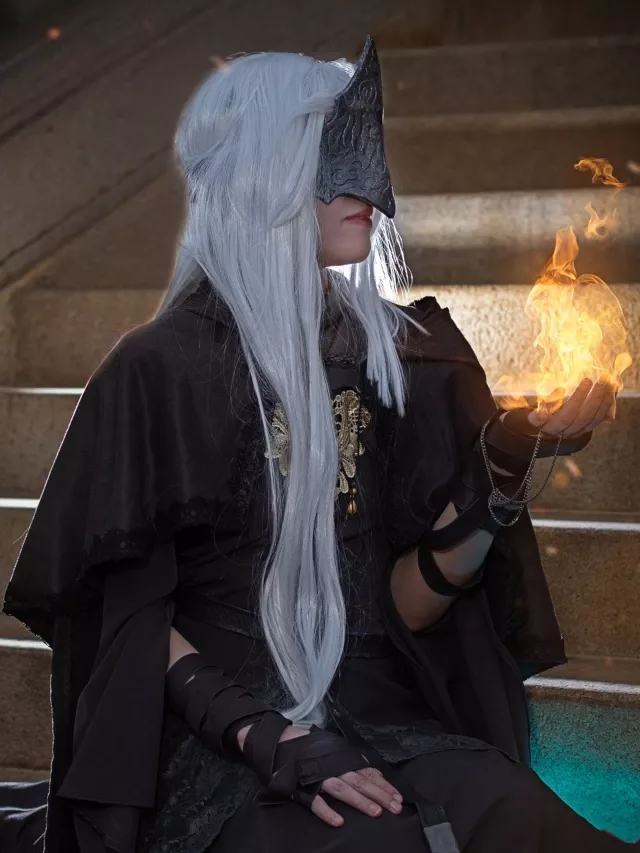 Veja este cosplay incrível da Fire Keeper, de Dark Souls III