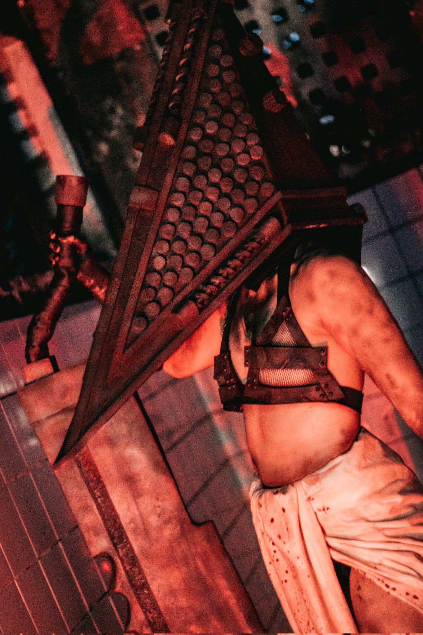 Silent Hill  Confira este sexy cosplay feminino de Pyramid Head