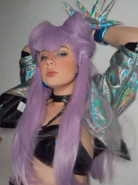 Belo cosplay da Evelynn KDA All Out, de League of Legends, da Bella - capa 01