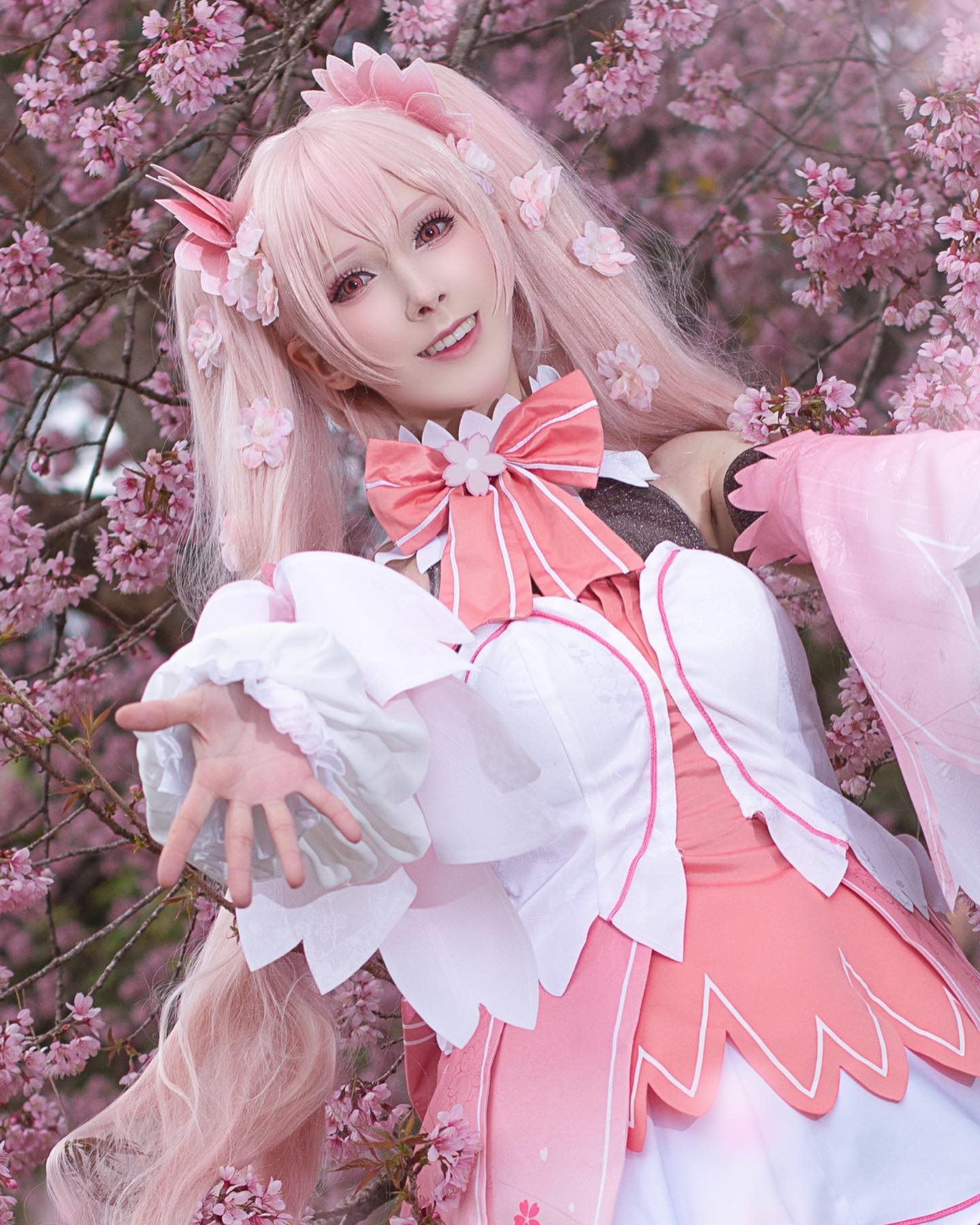 Belo cosplay da Sakura Miku, de Vocaloid