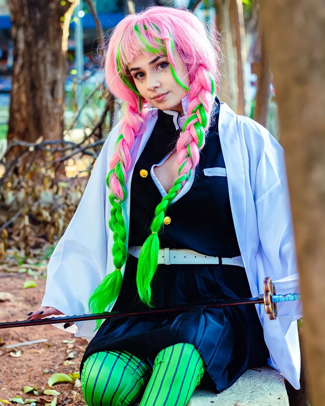 Lindo cosplay da Mitsuri, de Kimetsu no Yaiba, da Bella