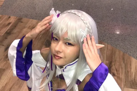 Belo cosplay da Emilia, de Re Zero, da Evy - capa 01