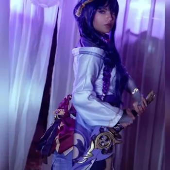 Belo cosplay da Shogun Raiden, de Genshin Impact, da Amanda Calabria - Foto capa 02