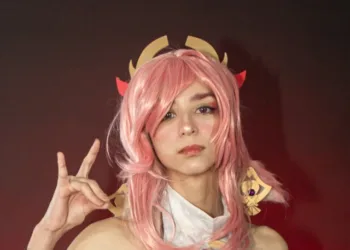 Belo cosplay da Yae Miko, de Genshin Impact, da Cos Twins capa 02