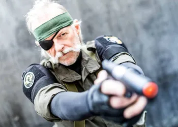 Cosplay - Big Boss (Metal Gear Solid: Ground Zeroes) Big Boss - Cosplay - Metal Gear Solid - Ground Zeroes - Jon Towner - 01