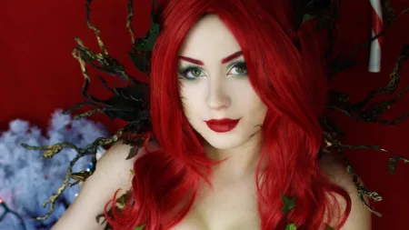 Cosplay da Hera Venenosa comemorando o Natal - Topo