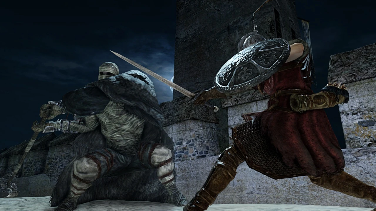 Dark Souls II - Batalha em cenário noturno sobre o luar